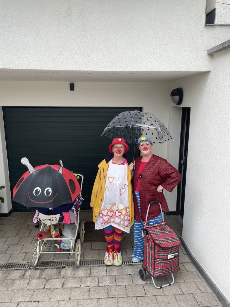 Clementine und bouton auf dem Weg zum Sommerfest im Mierscher Park
